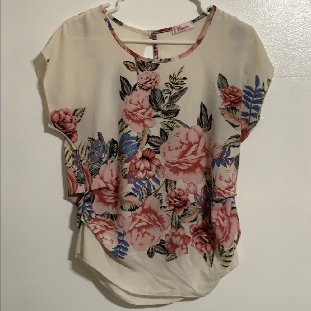 🔥Cream and pink floral short sleeve top